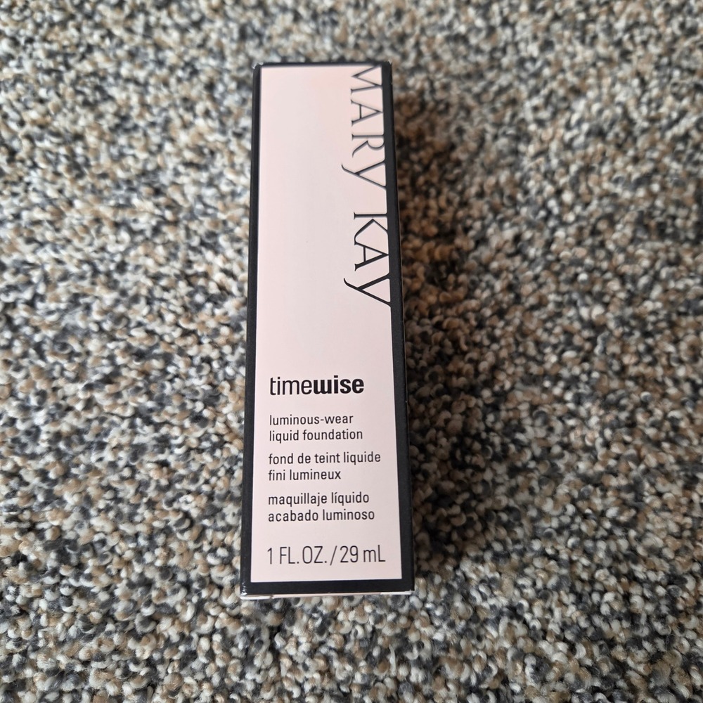 Mary Kay TimeWise Luminous-Wear Liquid Foundation Beige 4 Normal to Dry Skin 1oz